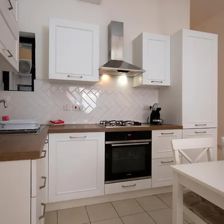 Cozy 3bedrooms Steps From Seafront Asco1-1