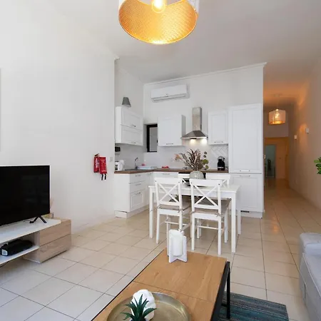 Cozy 3bedrooms Steps From Seafront Asco1-1 Apartamento *
